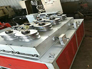 圓管方管打彎?rùn)C(jī)